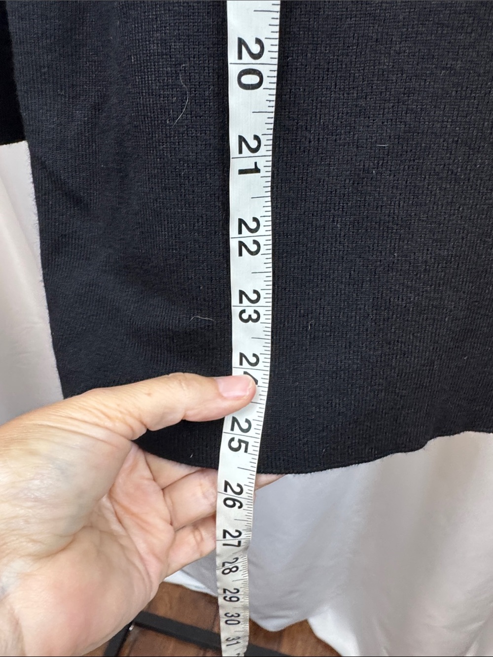 Cable & Gauge NWT Women’s Large Black Cutout V-Neck Long Sleeve Knit Top - Picture 11 of 12
